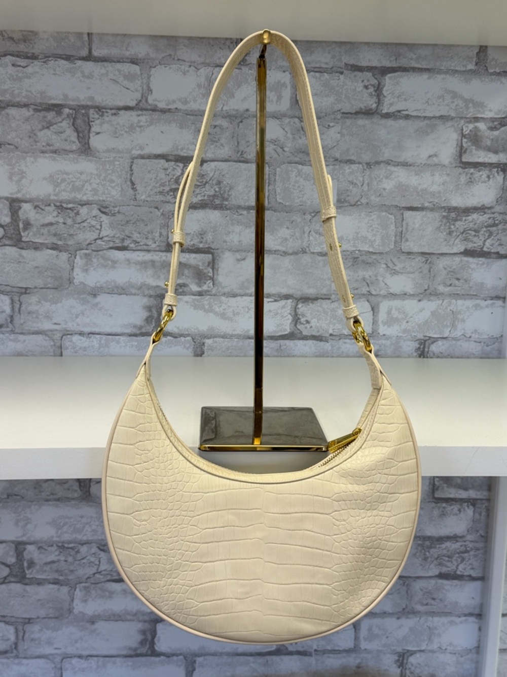 JW PEI Carly Saddle Bag in Ivory Croc Like New Condition Chic Elegant Capsule - Picture 9 of 17